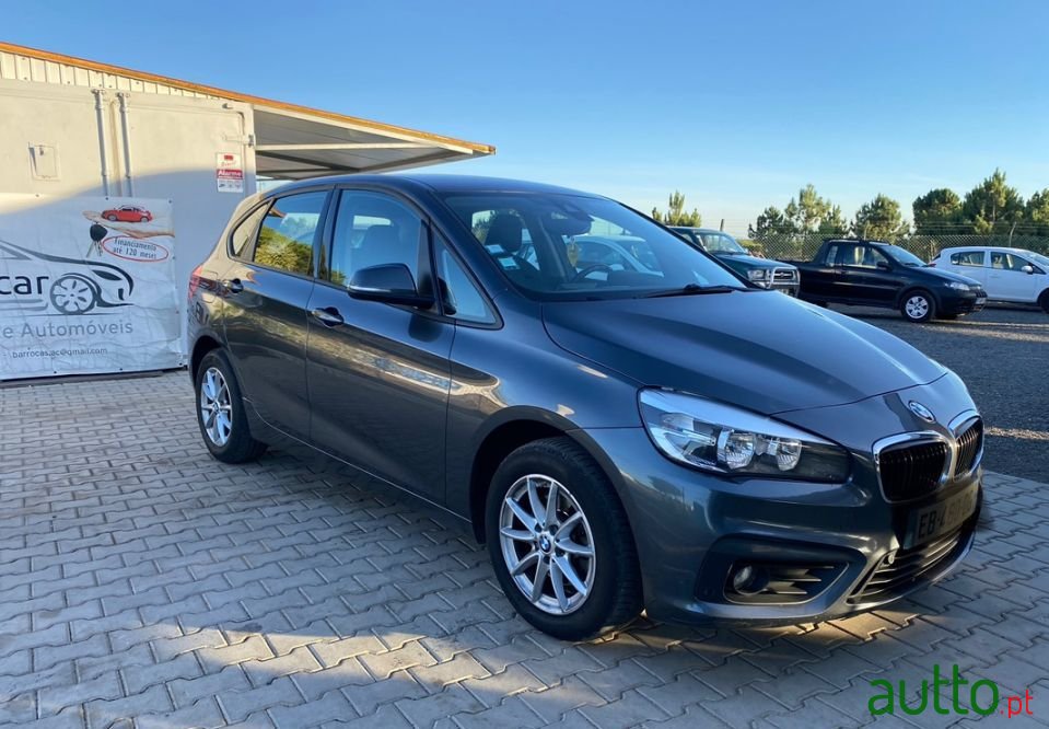 2017' BMW 218 Gran Tourer photo #3