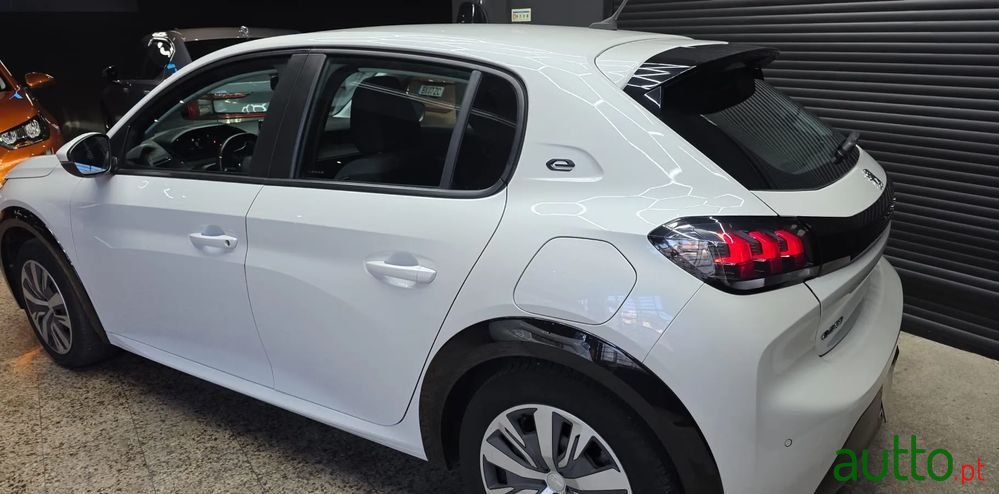 2020' Peugeot e-208 photo #3