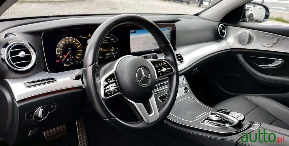 2020' Mercedes-Benz E 220 photo #2