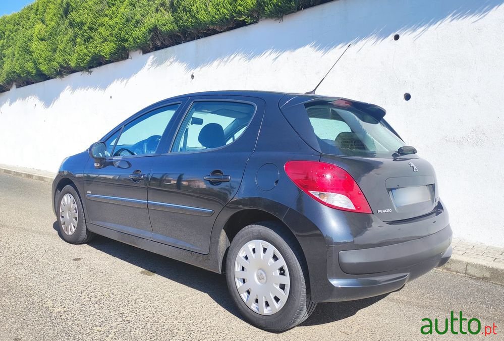 2010' Peugeot 207 photo #2