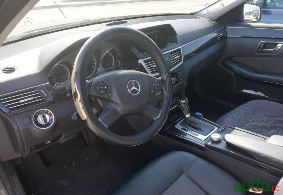 2010' Mercedes-Benz E-220 photo #4