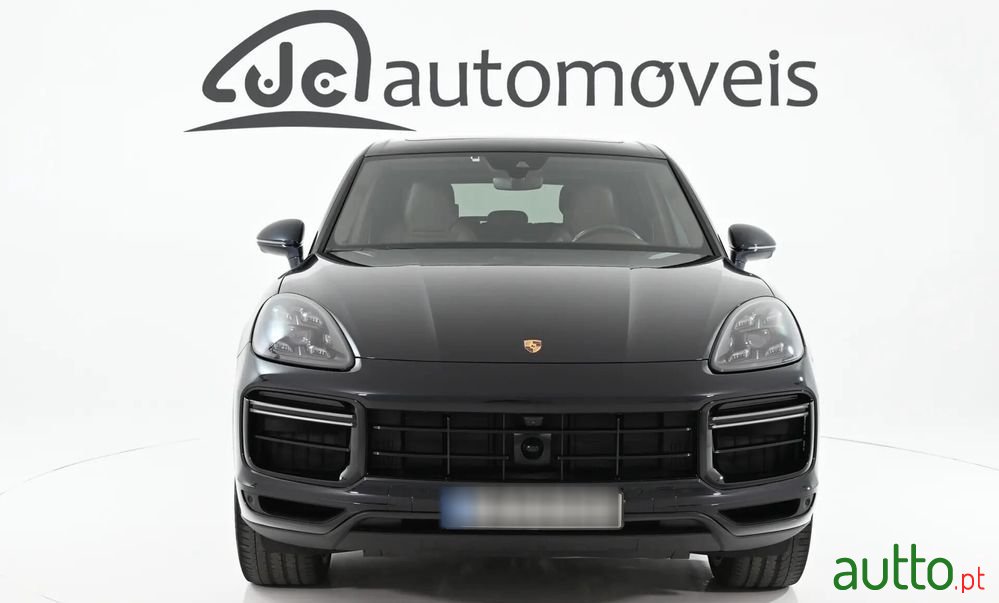2022' Porsche Cayenne Turbo S E-Hybrid photo #5