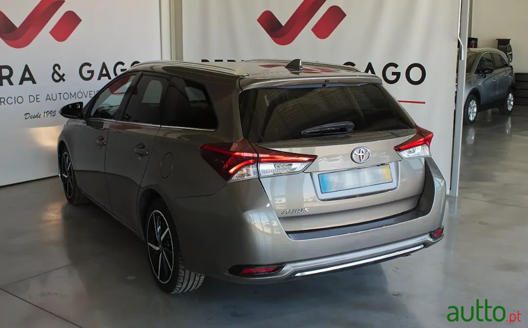 2017' Toyota Auris Touring Sports photo #4