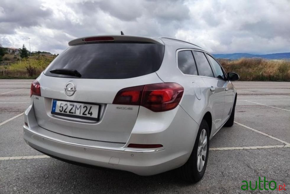 2015' Opel Astra photo #2