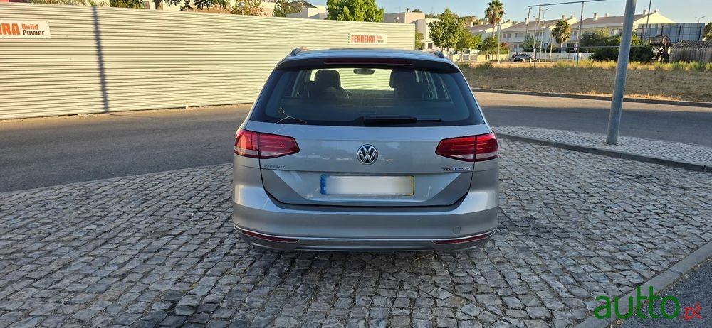 2017' Volkswagen Passat Variant photo #5