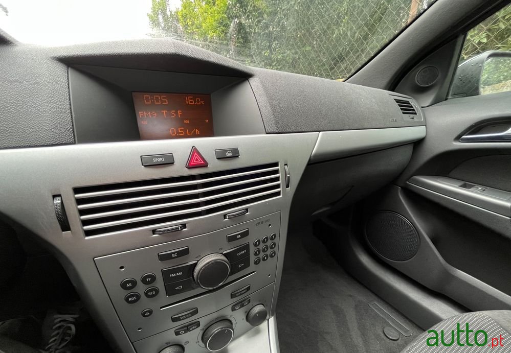 2008' Opel Astra Gtc 1.7 Cdti photo #6