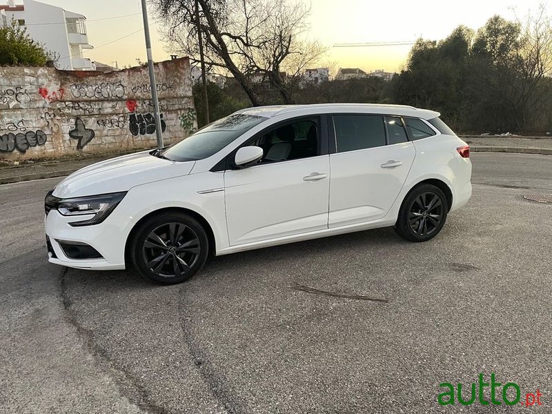 2021' Renault Megane Sport Tourer photo #2