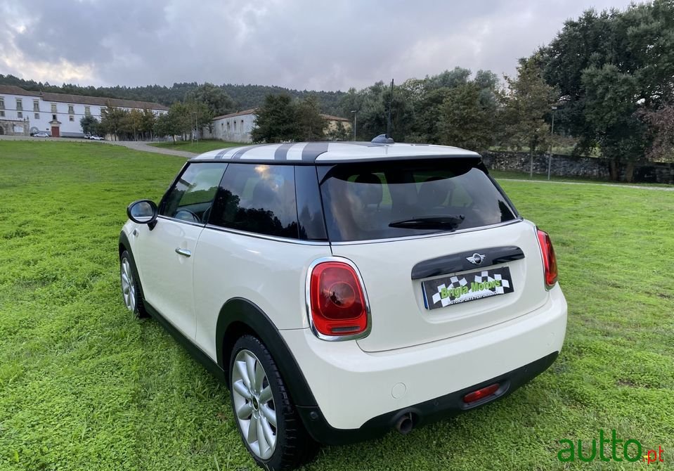 2015' MINI Cooper photo #6