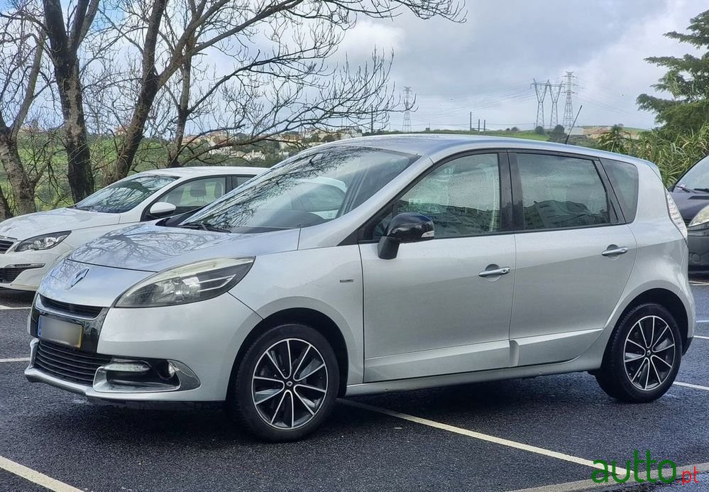 2013' Renault Scenic photo #1