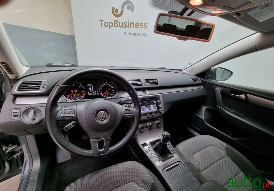 2014' Volkswagen Passat Variant photo #5