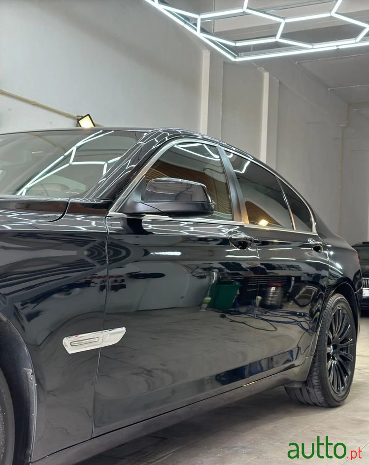 2011' BMW 730 D photo #4