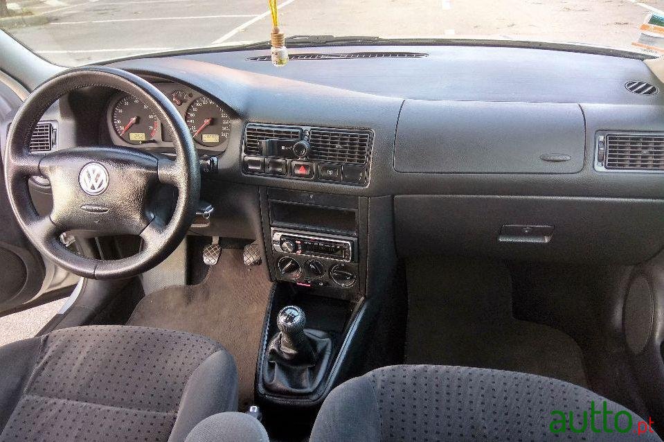 2000' Volkswagen Golf photo #1