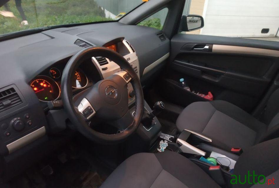 2009' Opel Zafira photo #2