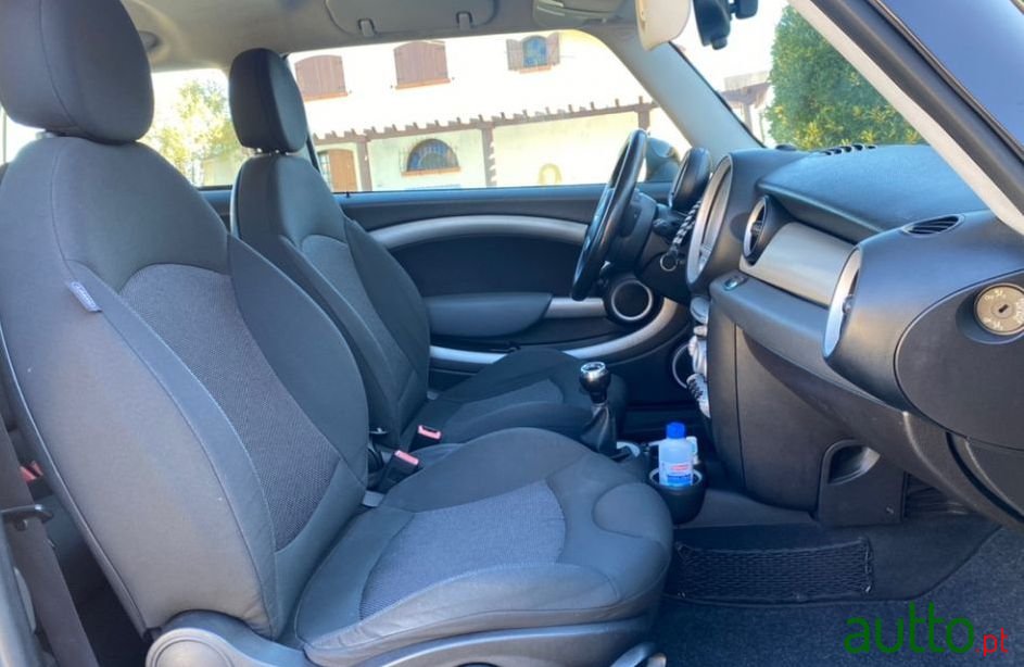 2009' MINI Cooper D photo #2