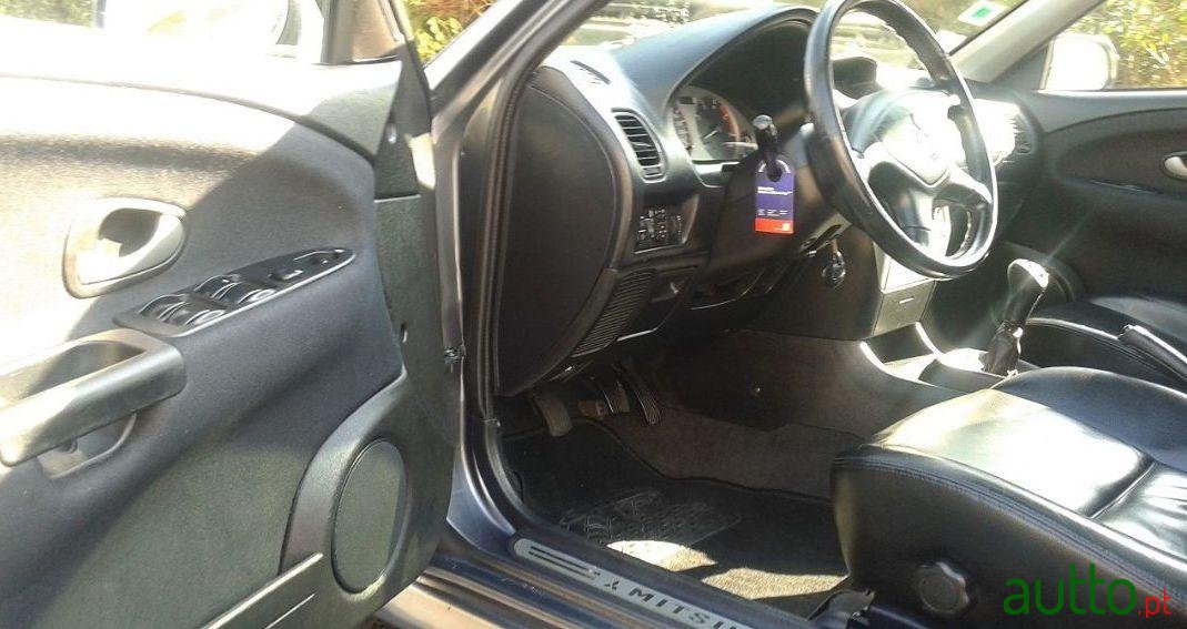 2004' Mitsubishi Carisma 1.9 Did Advance photo #3