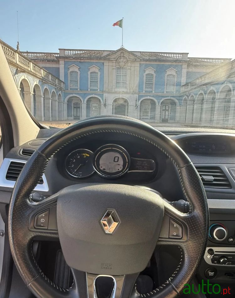 2013' Renault Megane Sport Tourer photo #6