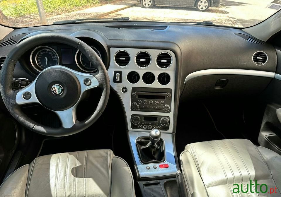 2007' Alfa Romeo 159 Sportwagon photo #6