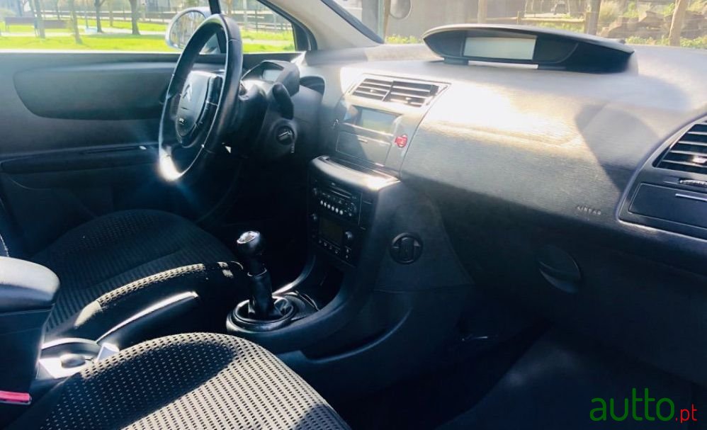 2009' Citroen C4 photo #2