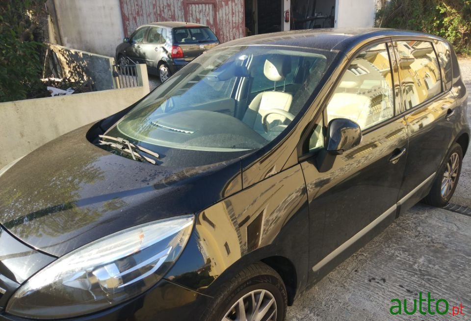 2012' Renault Scenic photo #1