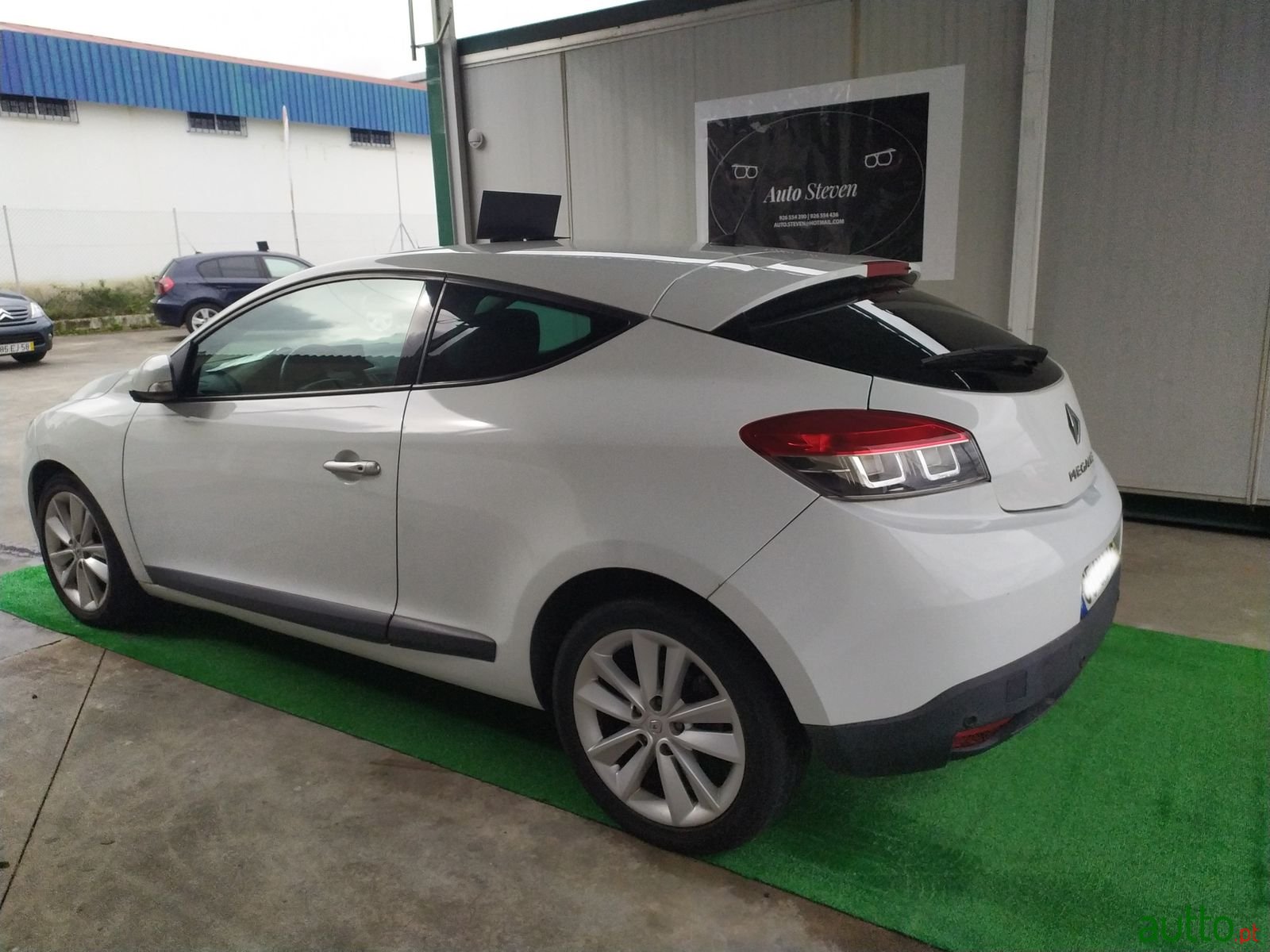 2011' Renault Megane COUPE DCI photo #1