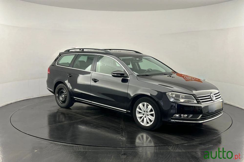 2011' Volkswagen Passat Variant photo #1