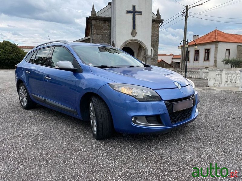 2010' Renault Megane Sport Tourer photo #2