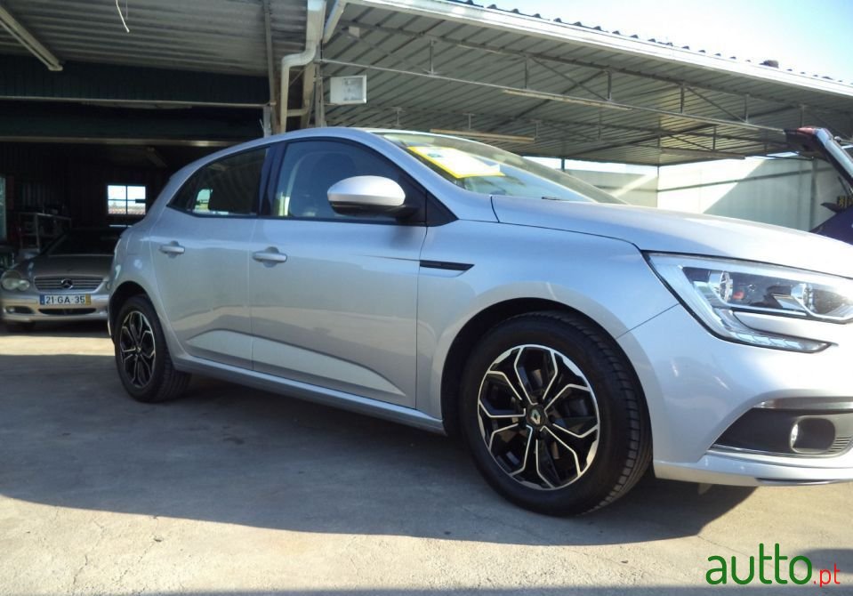 2017' Renault Megane photo #2