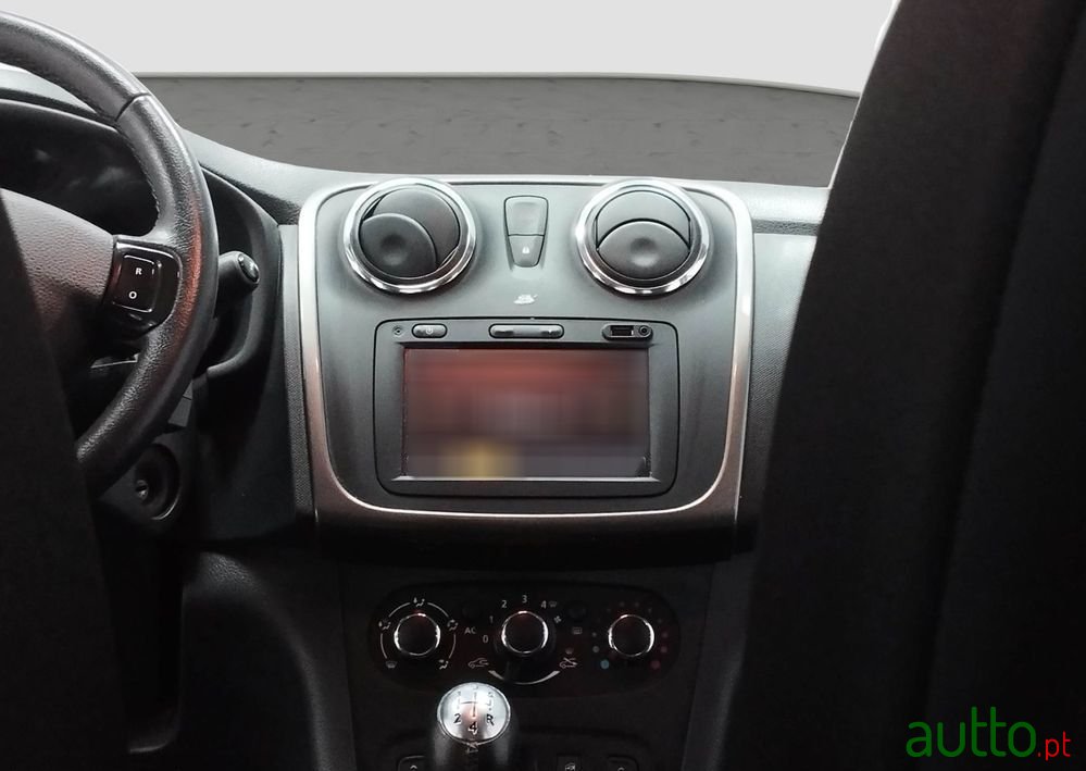 2014' Dacia Sandero photo #6