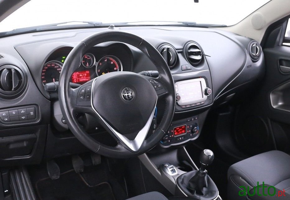 2017' Alfa Romeo MiTo photo #5