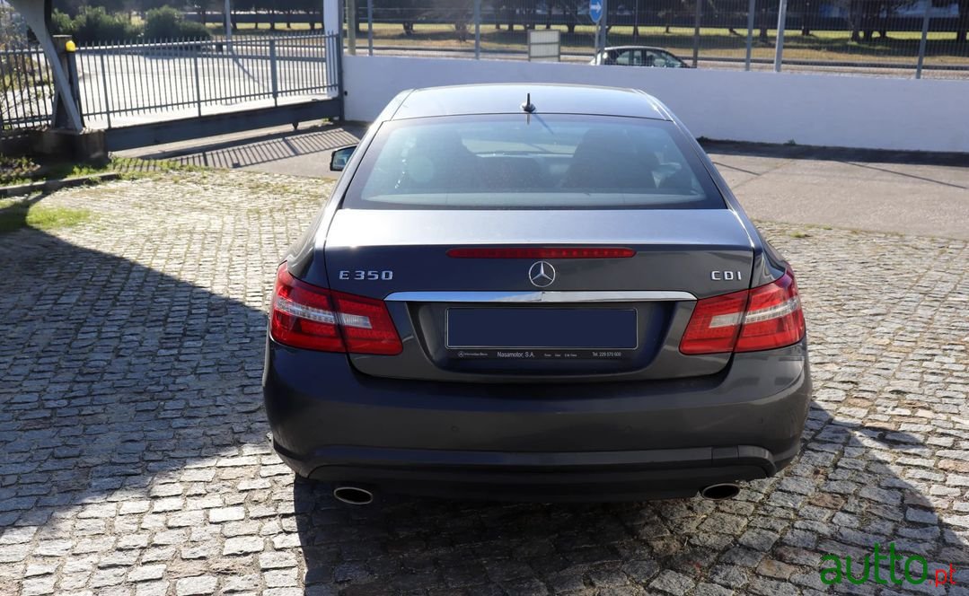 2010' Mercedes-Benz E-350 photo #2