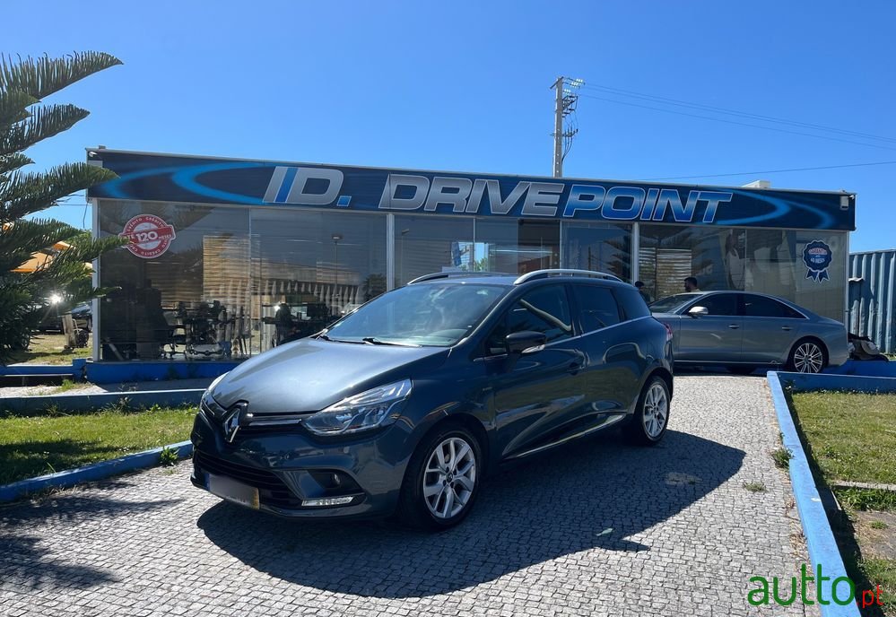 2018' Renault Clio Sport Tourer photo #1