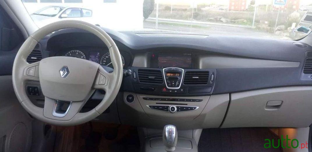 2008' Renault Laguna Break photo #2