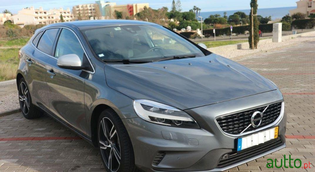 2017' Volvo V40 photo #2