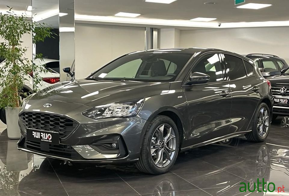 2021' Ford Focus photo #1