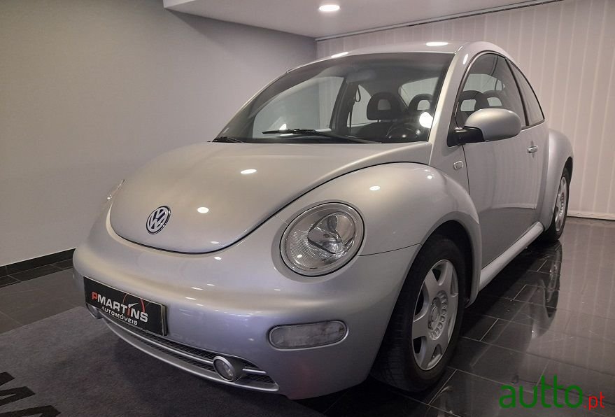 2002' Volkswagen New Beetle photo #1