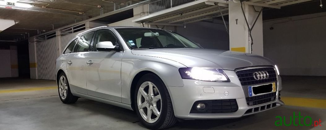 2011' Audi A4 Avant photo #1