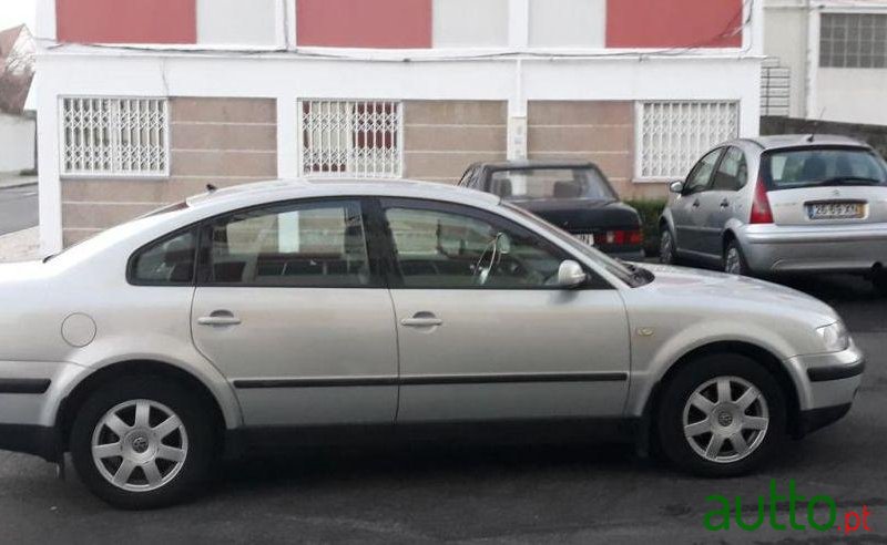 1999' Volkswagen Passat photo #1