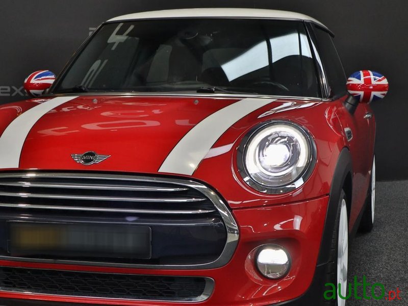 2014' MINI Cooper 3 Portas photo #2