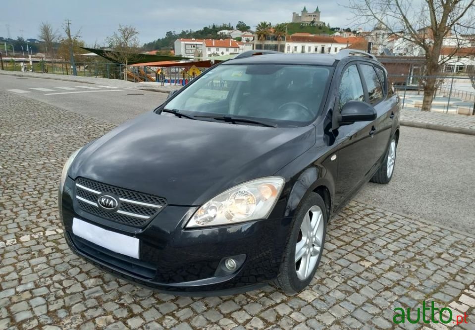 2008' Kia Ceed Sw photo #2