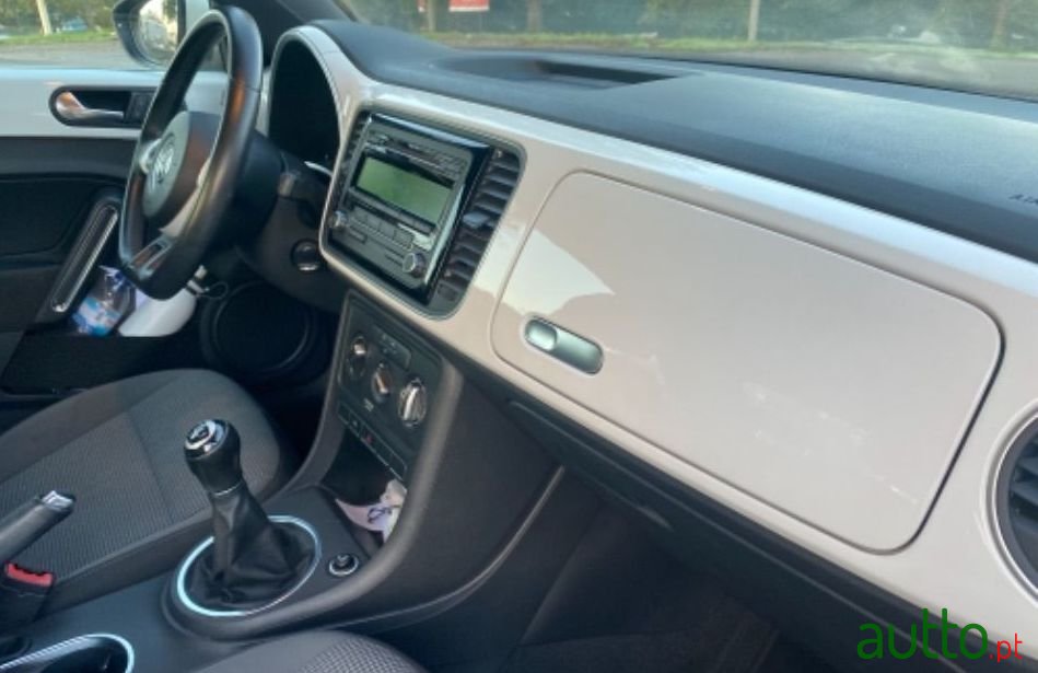 2012' Volkswagen New Beetle photo #3