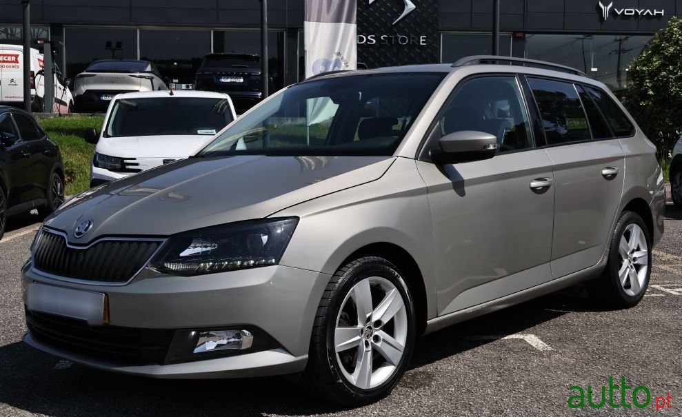 2015' Skoda Fabia Break photo #1
