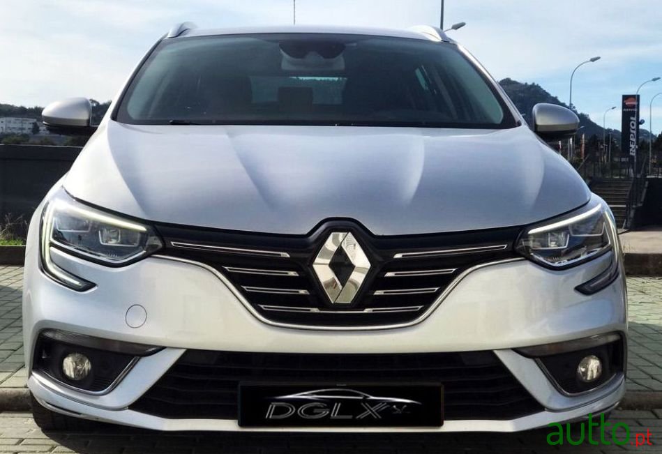 2016' Renault Megane Sport Tourer photo #1