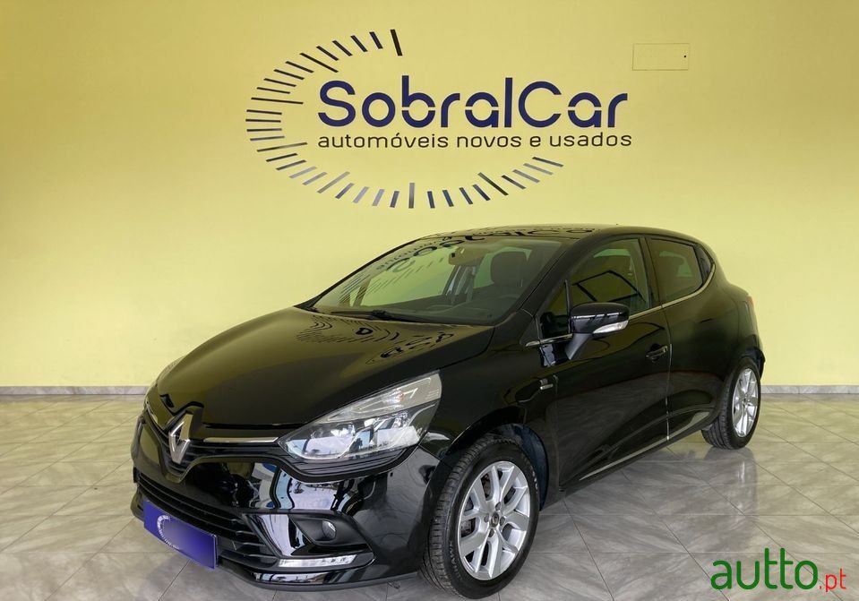2019' Renault Clio photo #1