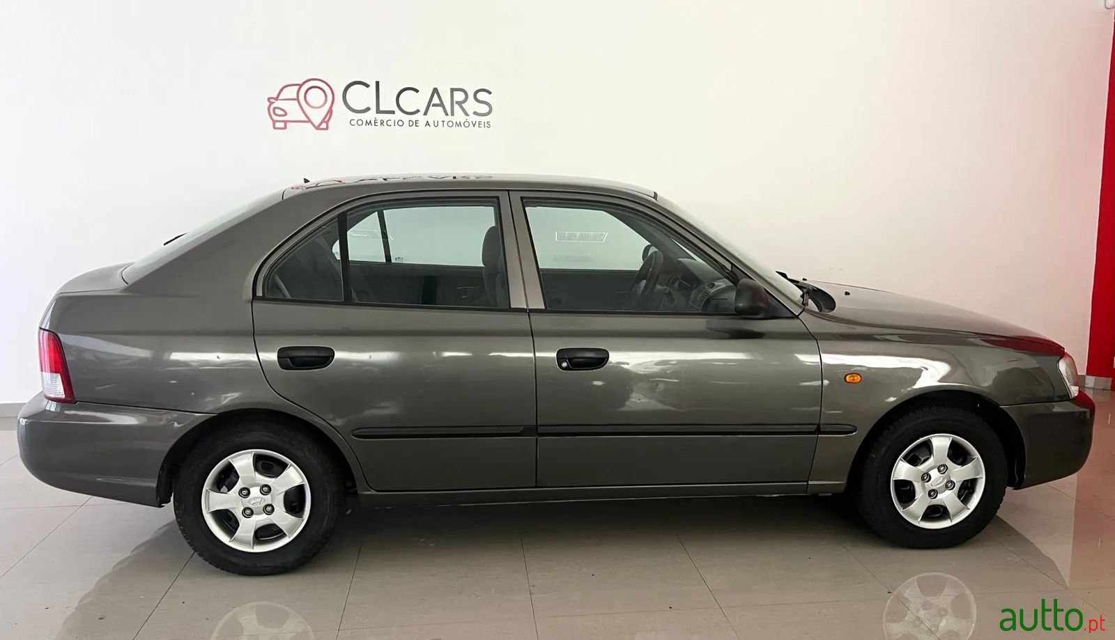 2000' Hyundai Accent photo #3