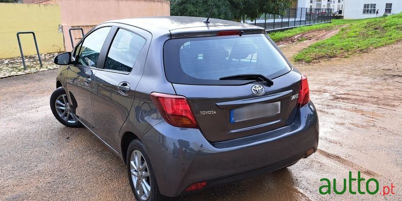 2015' Toyota Yaris photo #4