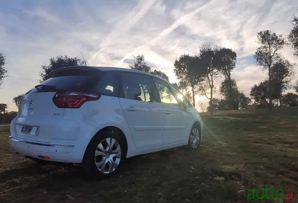 2013' Citroen C4 Picasso photo #6