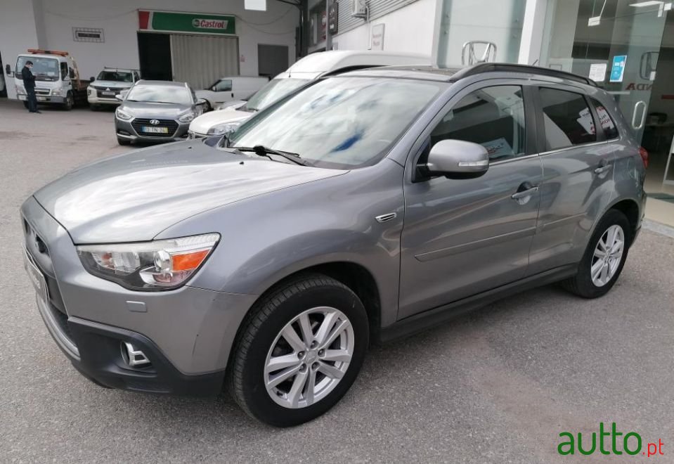 2013' Mitsubishi ASX photo #3