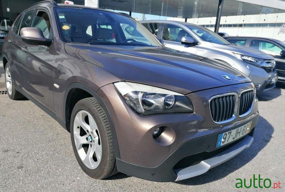 2010' BMW X1 118 D photo #2