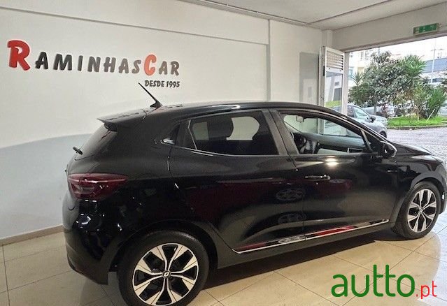 2023' Renault Clio photo #4