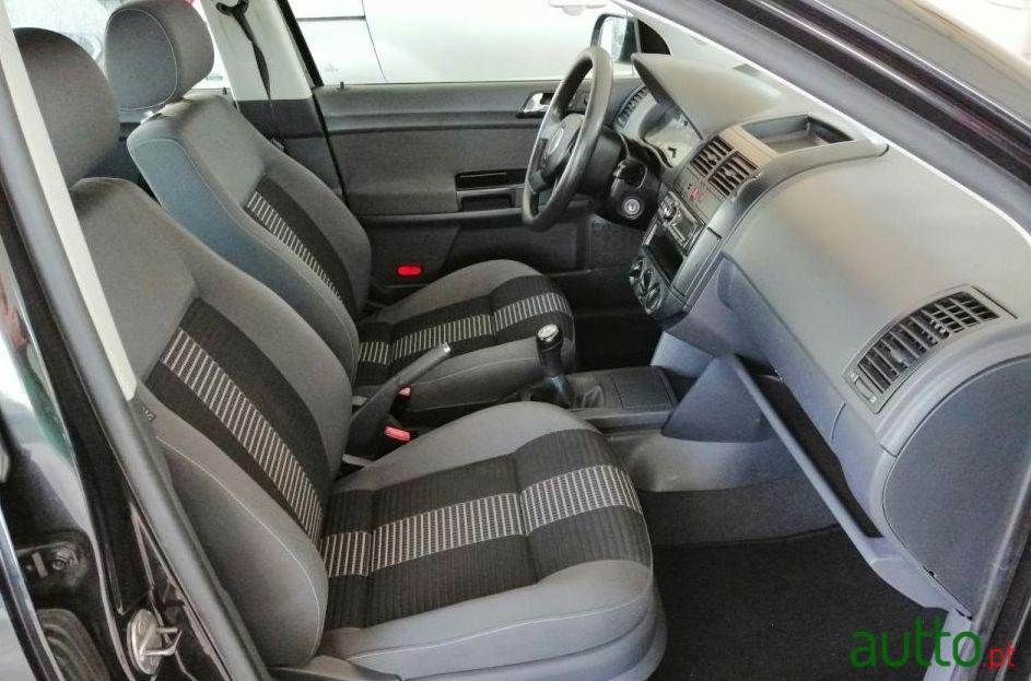 2003' Volkswagen Polo photo #1